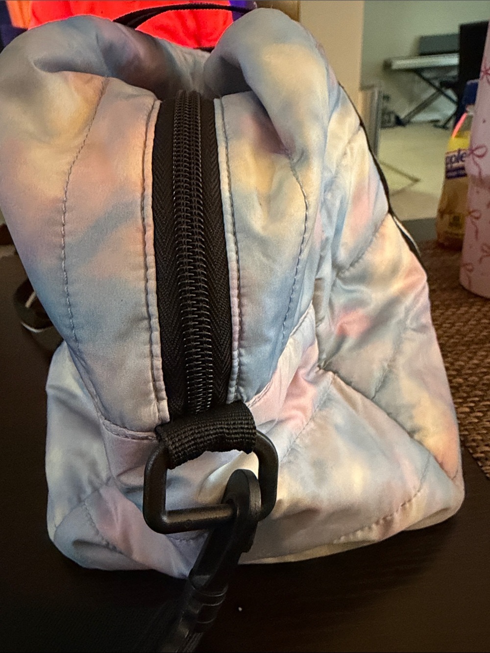 Victoria's Secret PINK Rainbow Cloud Print quilted duffle bag - Picture 5 of 12
